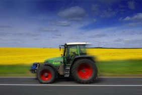 Traktor in Aktion, Quelle: FNR