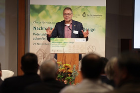 Dr. Marc-Oliver Pahl, Rat für Nachhaltige Entwicklung: Demontierbarkeit und Kreislauffähigkeit schon bei der Produktentwicklung mitdenken. Foto: FNR / BMEL / photothek