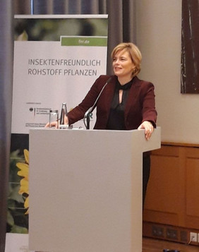 Bundesministerin Julia Klöckner heute bei der Übergabe der Zuwendungsbescheide. Foto: FNR/B. Dehmel