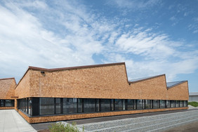 Der Erweiterungsneubau der Firma elobau in Baden-Württemberg gehörte zu den Preisträgern des HolzbauPlus-Wettbewerbs 2020. Foto: f64 architekten